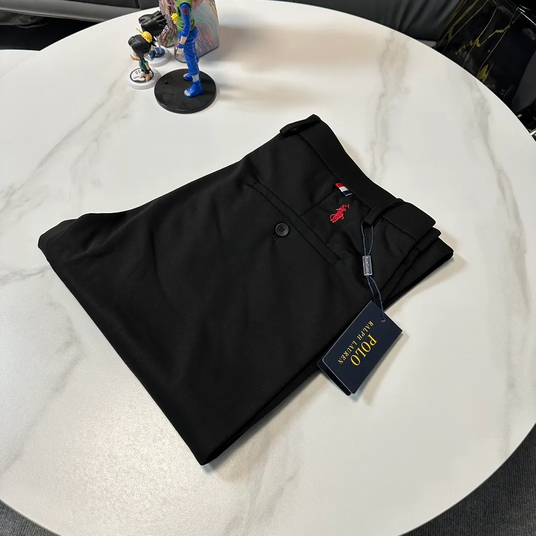 P210 Ralph Lauren/Polo men's business casual trousers, men's high-end business casual trousers, imported and selected 100% eco-friendly cotton fabrics for customers... Various rough and inferior fabrics imitated from polyester, chemical fiber, and nylon on the market, with real comfort and texture beauty, excellent skin-friendliness, superior breathability, and good thermal insulation effect. The texture structure restores the pure and rustic nature of cotton. It is visually very attractive and full of artistic conception! Customized original hardware The designer of this item has weakened the strong sense of fashion to a certain extent. It is derived from the improved design of formal trousers. It has a distinctive charm and is in line with modern urban aesthetics! There is no pressure to match. It is recommended that you buy a few for leisure! Soft, delicate and skin-friendly! Excellent quality, fine workmanship, simple and elegant style, perfect product. Waist, hip, trouser length, thigh circumference M.          71.  106. 96.   64 L 75 110 99 67 XL 79 116 102 70 2XL 83 121 105 72.5 Trial weight L. 120-150 catties Male: Height 175 and 172 pounds. Try on XL slim fit and XXL loose fit.